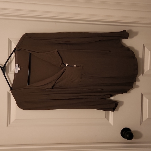 Olive green top with ties and buttons - Picture 1 of 2